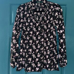 Beautiful Lauren flowy blouse Small